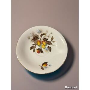 Elizabethan Fine Bone China Saucer, England.